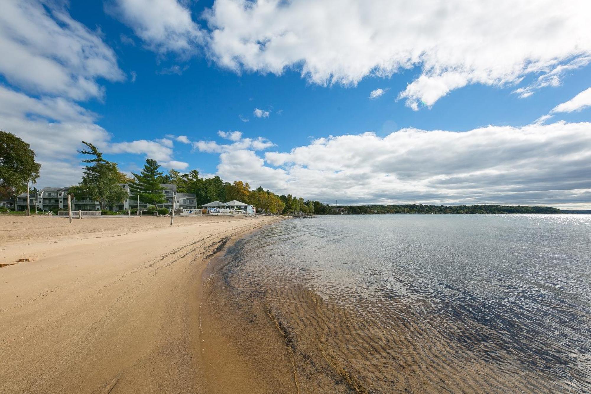 Snug Lake View Condo The Shores Traverse City Exterior foto