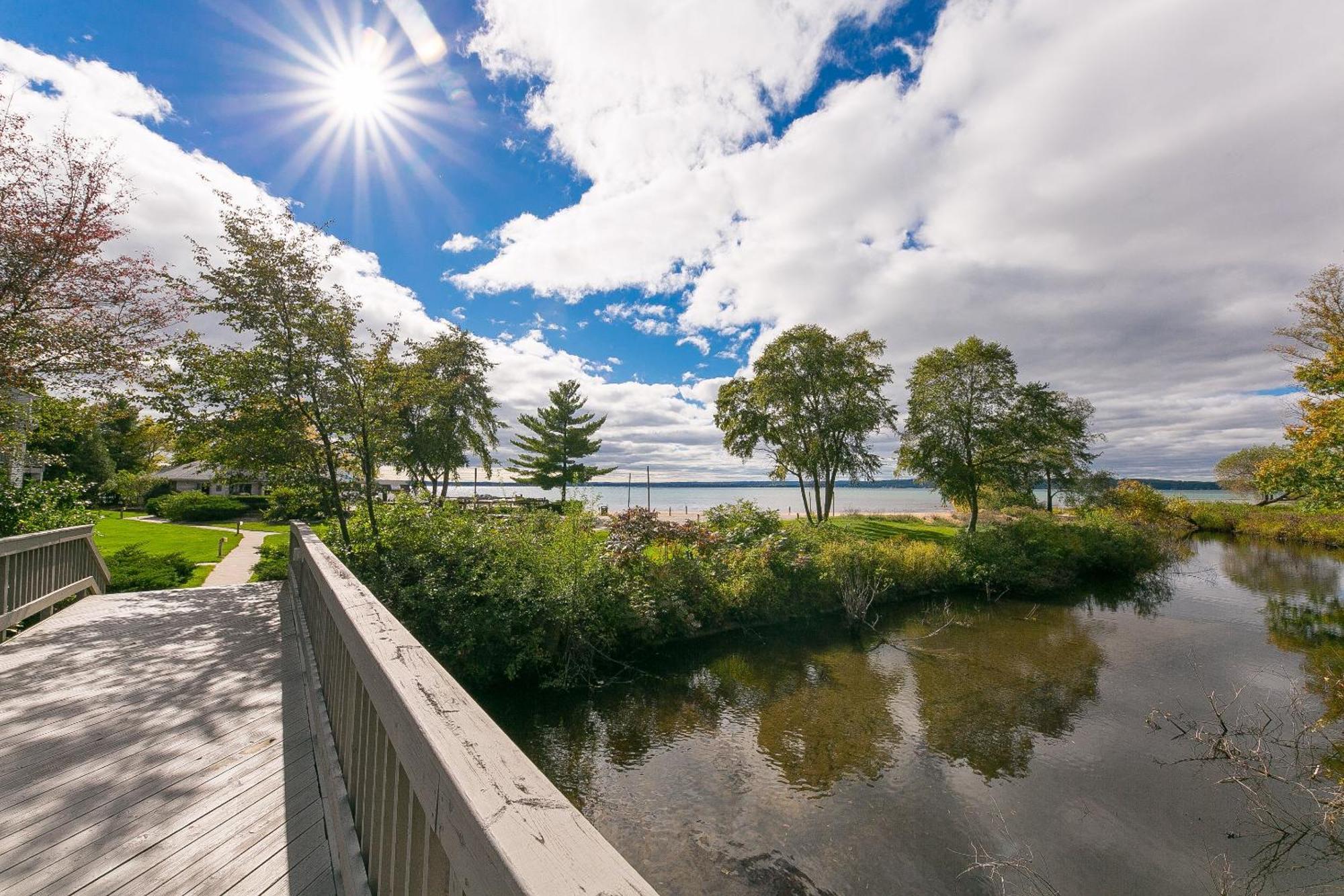 Snug Lake View Condo The Shores Traverse City Exterior foto